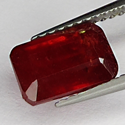 3.10ct Rubin smaragdschliff 8.6x6.0mm