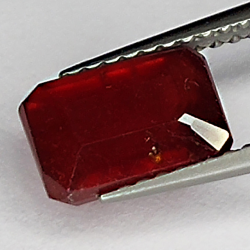 2.80ct Rubin smaragdschliff 8.4x5.7mm