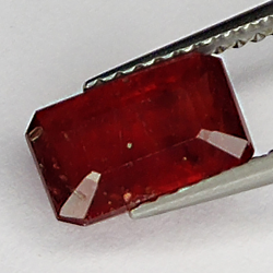 2.35ct Rubin smaragdschliff 8.5x5.5mm