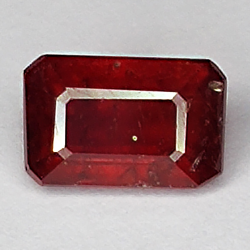 2.35ct Rubin smaragdschliff 8.5x5.5mm