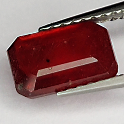 2.45ct Rubin smaragdschliff 8.3x5.4mm