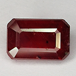 2.45ct Rubin smaragdschliff 8.3x5.4mm