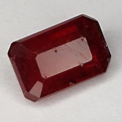 2.45ct Rubis coupe émeraude 8.3x5.4mm