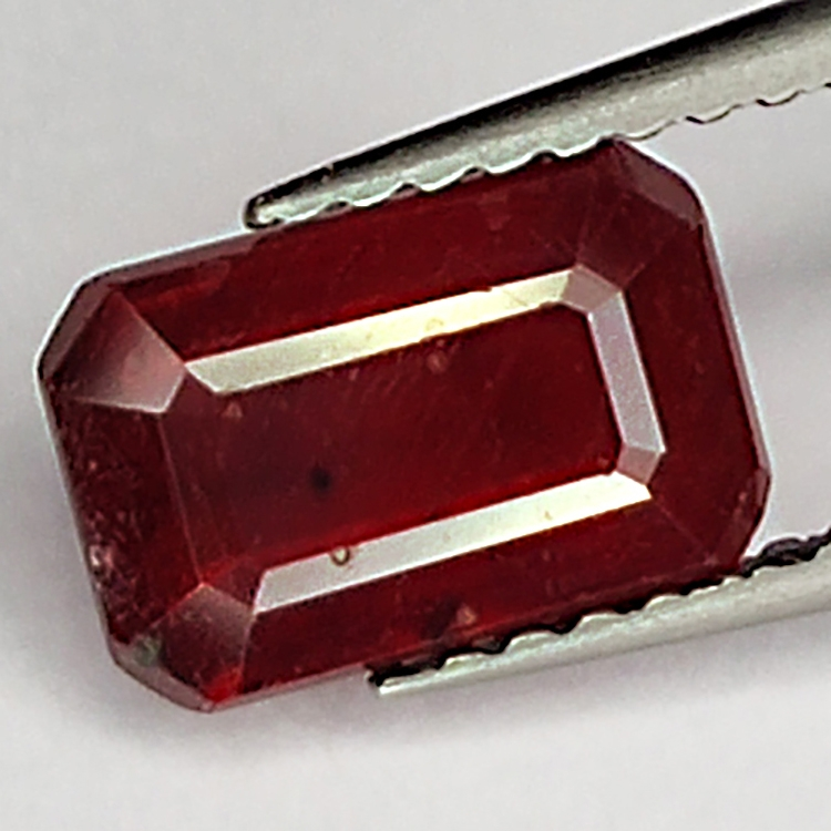 2.45ct Rubin smaragdschliff 8.3x5.4mm