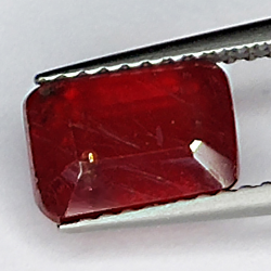 2.75ct Rubis coupe émeraude 8.3x5.7mm