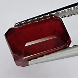 2.95ct Rubin smaragdschliff 7.7x5.8mm