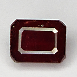 2.95ct Rubin smaragdschliff 7.7x5.8mm