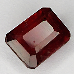 2.45ct Rubis coupe émeraude 8.0x6.1mm