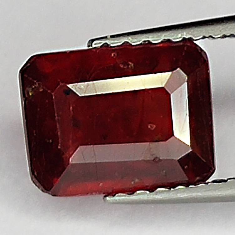 2.45ct Rubin smaragdschliff 8.0x6.1mm