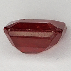 2.00ct Rubino taglio smeraldo 7.2x5.7mm