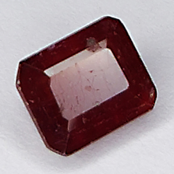 2.30ct Rubino taglio smeraldo 7.1x5.9mm