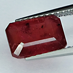 2.60ct Rubino taglio smeraldo 8.5x6.1mm