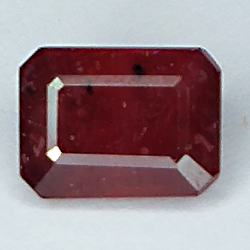 2.60ct Rubin smaragdschliff 8.5x6.1mm