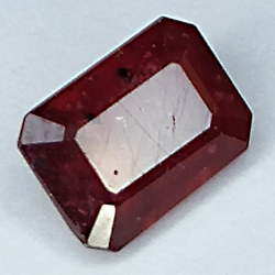 2.60ct Rubin smaragdschliff 8.5x6.1mm