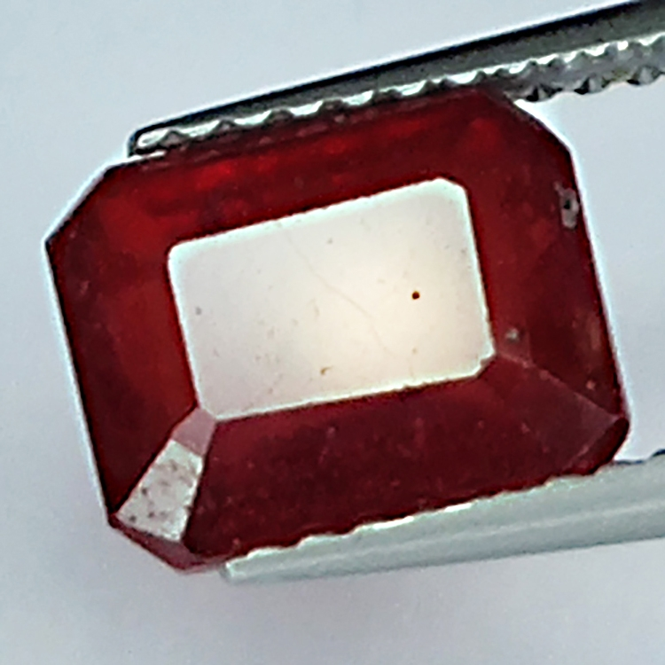 3.65ct Rubino taglio smeraldo 8.4x6.6mm