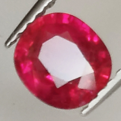 1.02ct Rubis coupe ovale 6.3x5.6mm