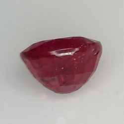 1.80ct Rubis coupe ovale 6.7x6.1mm