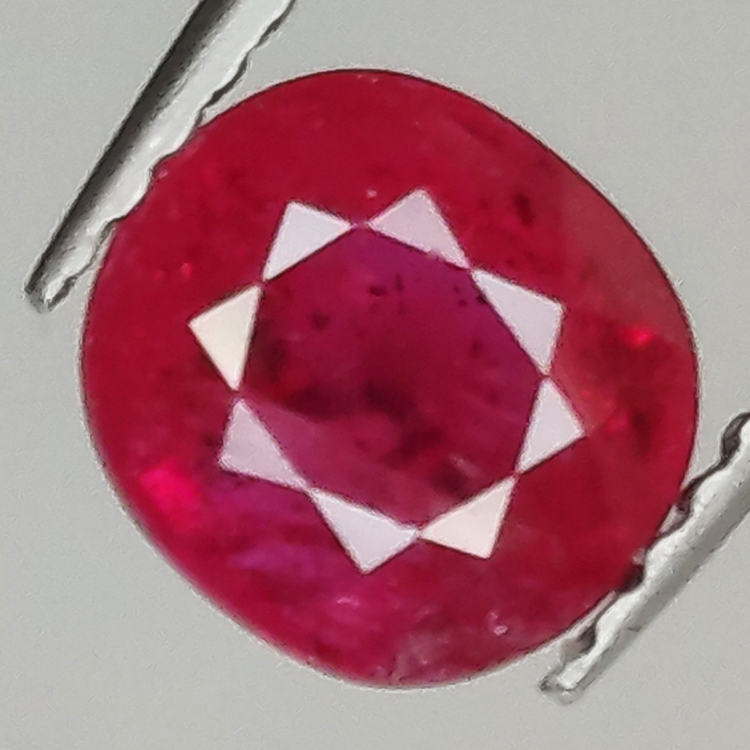 1.80ct Rubis coupe ovale 6.7x6.1mm