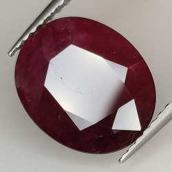 4.06ct Rubin ovalschliff 11.6x9.7mm