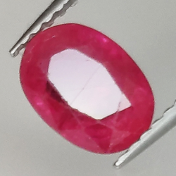 1.45ct Rubí talla oval 7.9x5.7mm