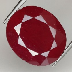 13.77ct Rubino taglio ovale 14.7x12.7mm