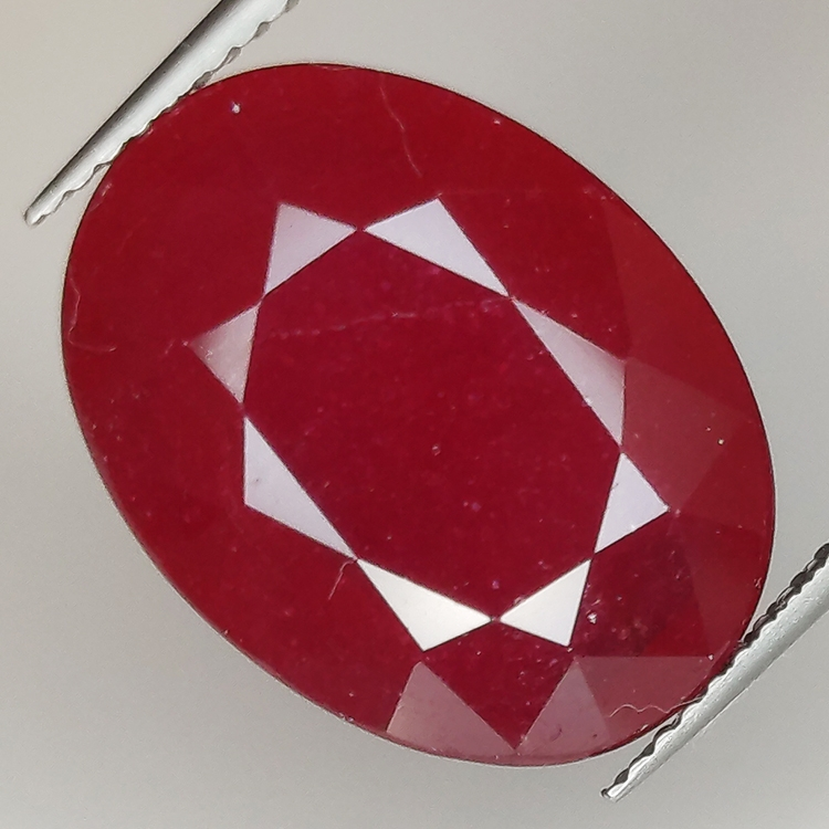 14.56ct Rubin ovalschliff 17.3x13.1mm