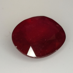 8.56ct Rubino taglio ovale 13.9x11.3mm