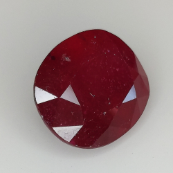 15.04ct Rubin ovalschliff 15.7x12.7mm