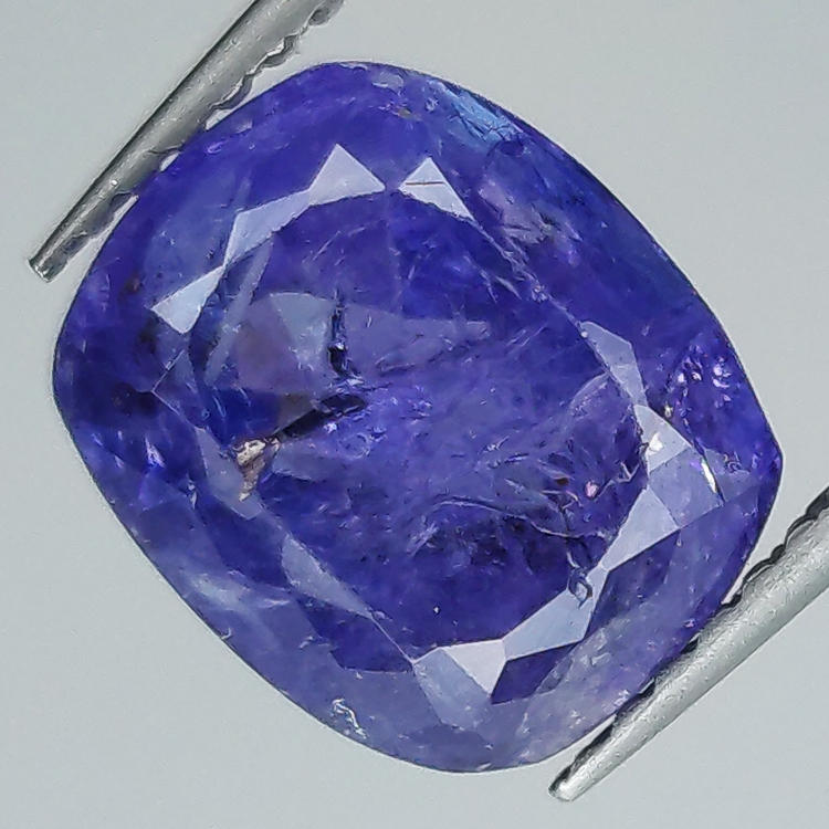 3,89ct Tansanit Kissenschliff 9,5x8,0mm