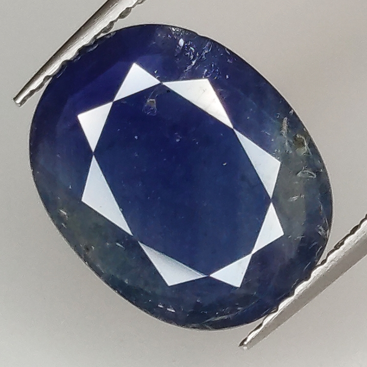 3.78ct Blue Sapphire coupe ovale 12.1x9.6mm