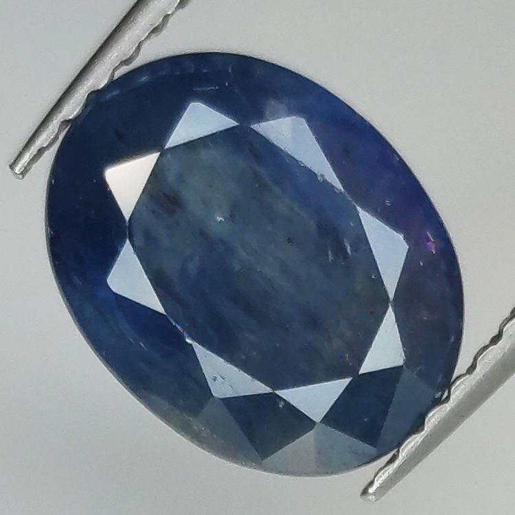 3.80ct Saphir Bleu coupe ovale 9.9x7.8mm