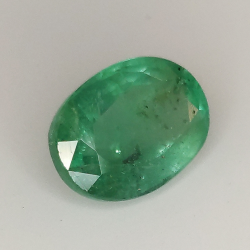 2.40ct Emeraude coupe ovale 9.9x7.3mm