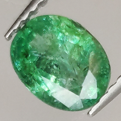 1.06ct Esmeralda talla oval 7.1x5.5mm