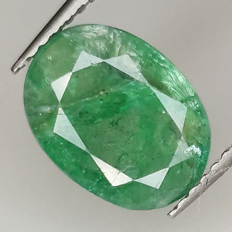 2.36ct Esmeralda talla oval 10.8x8.1mm