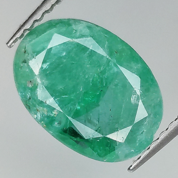 2.93ct Esmeralda talla oval 10.6x7.6mm