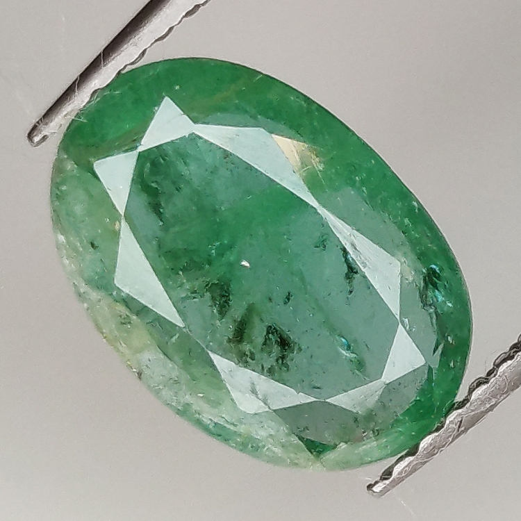 2.42ct Esmeralda talla oval 11.3x7.8mm