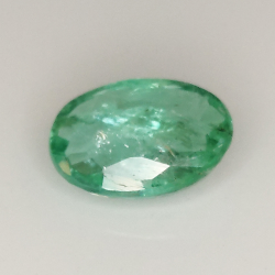 1.65ct Esmeralda talla oval 9.4x6.7mm