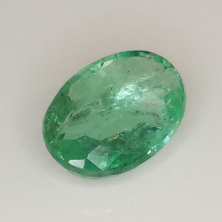 1.65ct Esmeralda talla oval 9.4x6.7mm