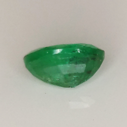 0.85ct Emeraude coupe ovale 7.1x5.0mm