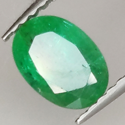 0.85ct Emeraude coupe ovale 7.1x5.0mm