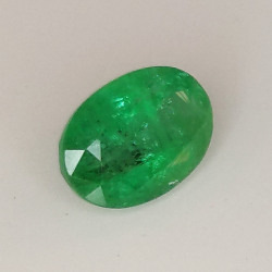 0.85ct Esmeralda talla oval 7.1x5.0mm