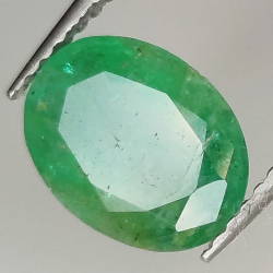 2.24ct Esmeralda talla oval 9.9x7.5mm