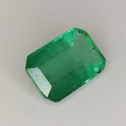 0.64ct Émeraude coupe émeraude 6.9x4.6mm