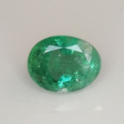 2.12ct Esmeralda talla oval 9.0x6.9mm