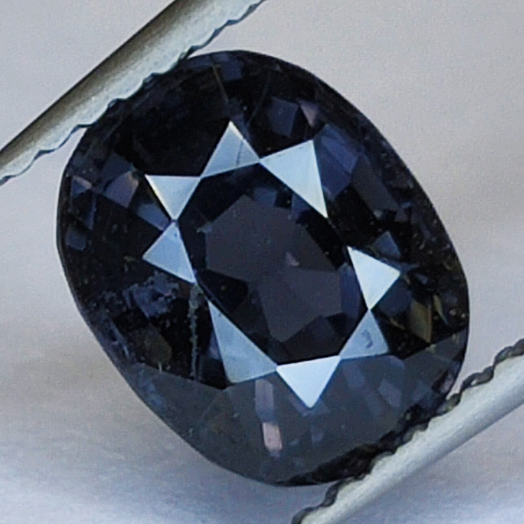 2.41ct Spinello Blu taglio cuscino 8x6mm