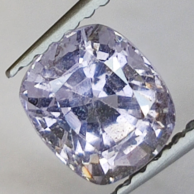 1,48ct Violett Spinell Kissenschliff 6x6mm