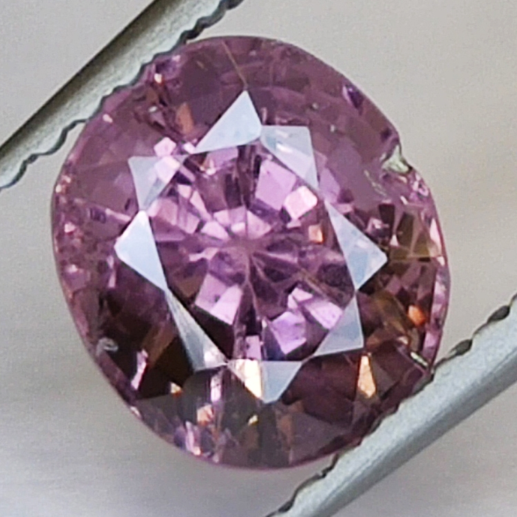 1,55ct Rosa Spinell ovalerschliff 7x6mm