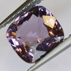 1.54ct Spinello Viola taglio cuscino 7x7mm