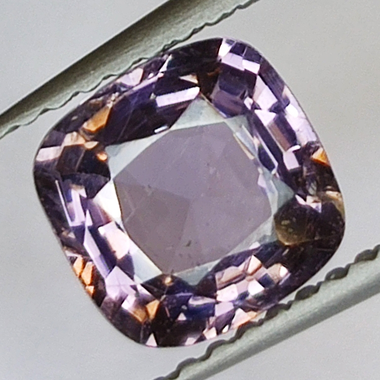 1.54ct Spinelle Violet coupe coussin 7x7mm