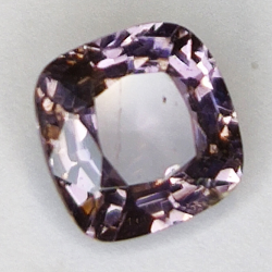 1,54ct Violetter Spinell Kissenschliff 7x7mm